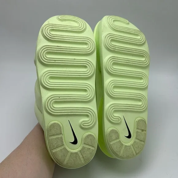 Nike
Air Max Isla "Barely Volt" sandals green size 9 women’s - Picture 3 of 6
